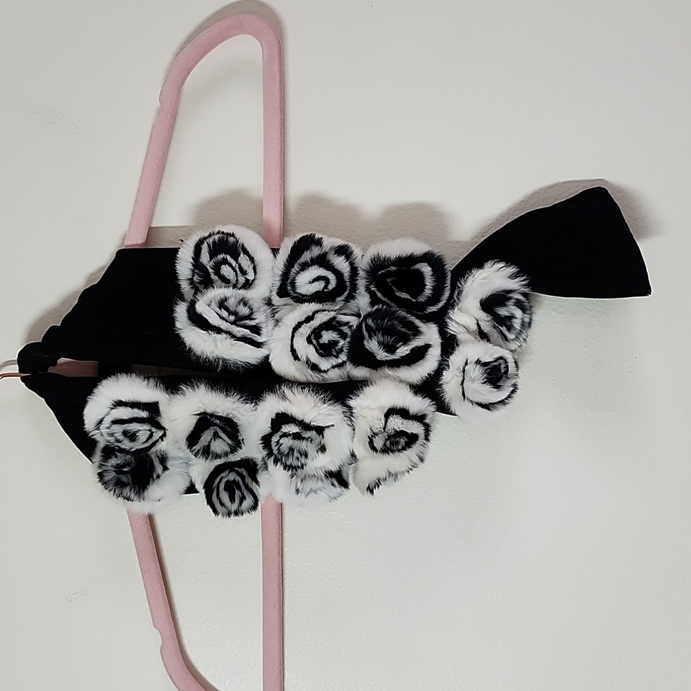Luxury Genuine Black White Rosette Rabbit Fur Pull Through Neck Scarf 30 Inch - Picture 5 of 5